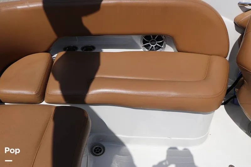 Slide: The Image of Crownline Boats E235 XS 2023 - 16295575