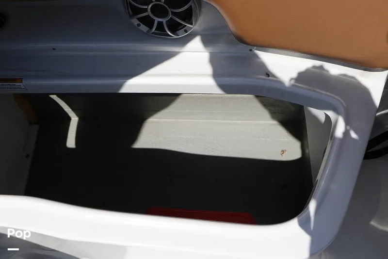 Slide: The Image of Crownline Boats E235 XS 2023 - 16295577