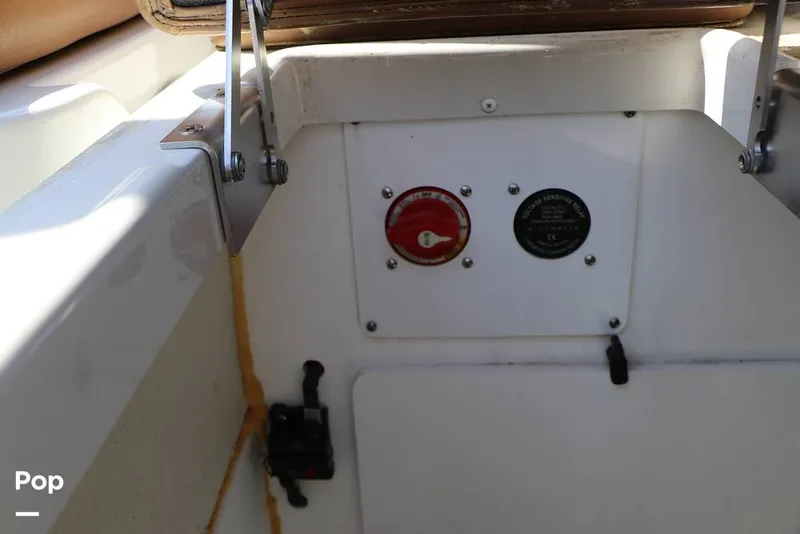 Slide: The Image of Crownline Boats E235 XS 2023 - 16295578