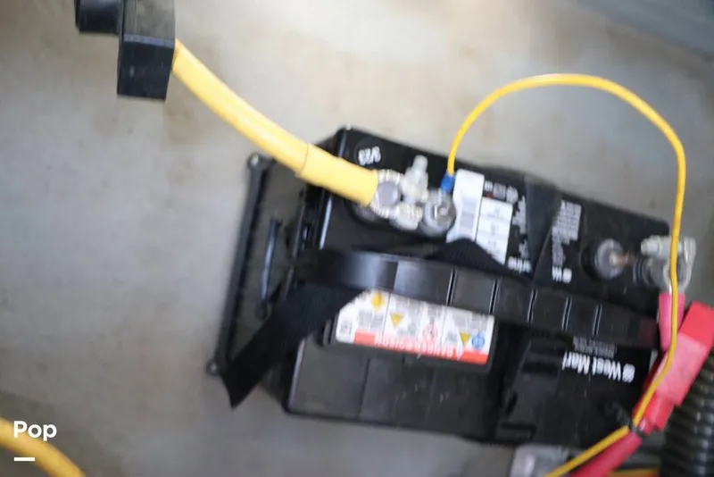 Slide: The Image of Crownline Boats E235 XS 2023 - 16295579