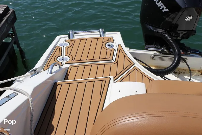 Slide: The Image of Crownline Boats E235 XS 2023 - 16295582