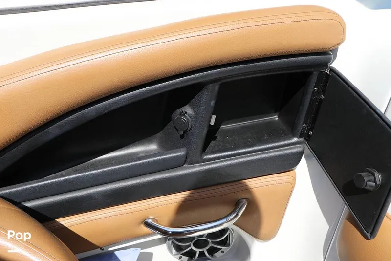 Slide: The Image of Crownline Boats E235 XS 2023 - 16295586