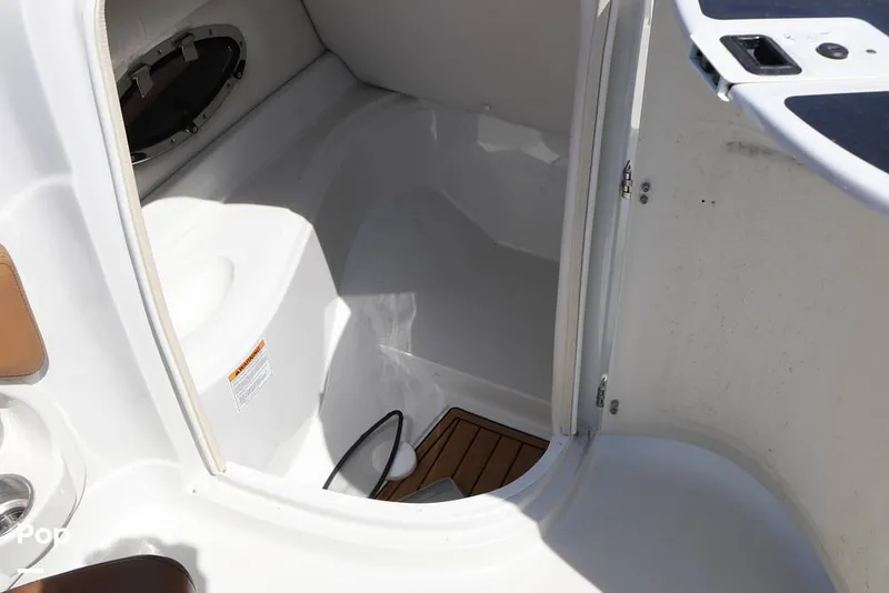 Slide: The Image of Crownline Boats E235 XS 2023 - 16295587