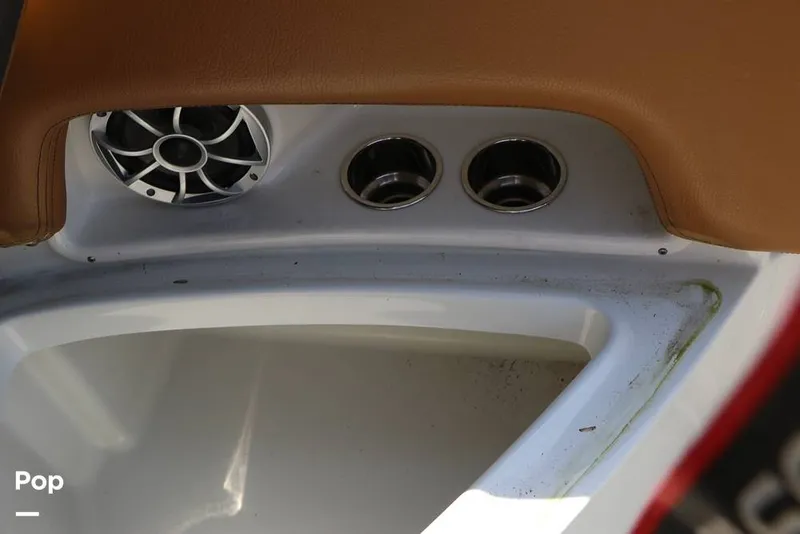 Slide: The Image of Crownline Boats E235 XS 2023 - 16295589