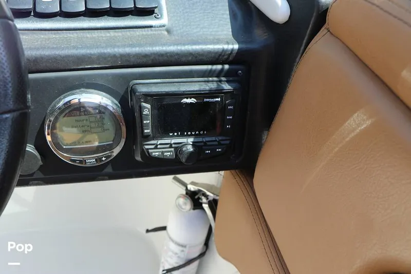 Slide: The Image of Crownline Boats E235 XS 2023 - 16295593