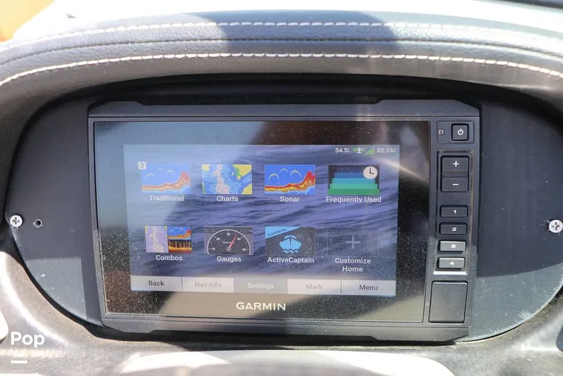 Slide: The Image of Crownline Boats E235 XS 2023 - 16295596