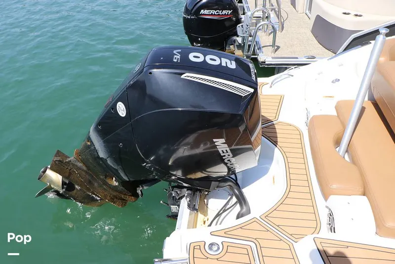 Slide: The Image of Crownline Boats E235 XS 2023 - 16295600