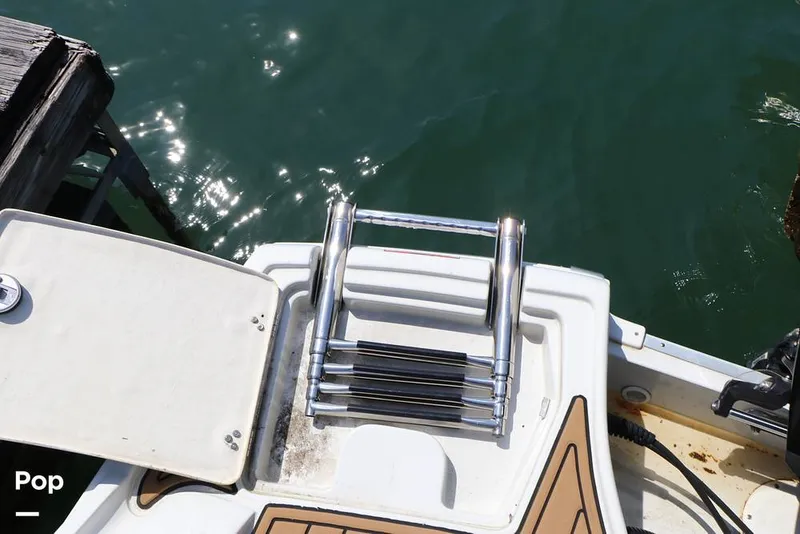 Slide: The Image of Crownline Boats E235 XS 2023 - 16295601