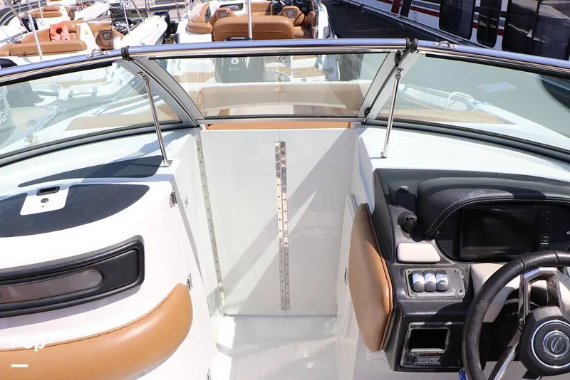 Slide: The Image of Crownline Boats E235 XS 2023 - 16295603