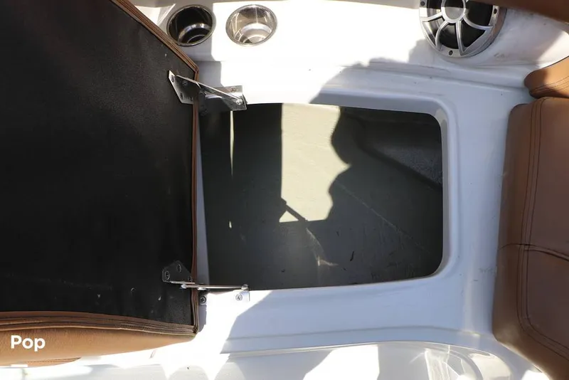 Slide: The Image of Crownline Boats E235 XS 2023 - 16295606