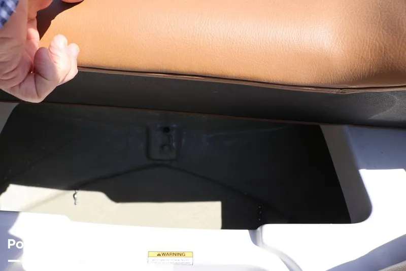 Slide: The Image of Crownline Boats E235 XS 2023 - 16295607