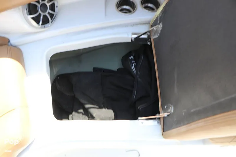 Slide: The Image of Crownline Boats E235 XS 2023 - 16295608