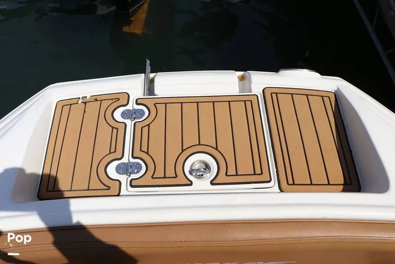 Slide: The Image of Crownline Boats E235 XS 2023 - 16295611