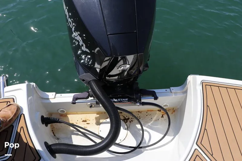 Slide: The Image of Crownline Boats E235 XS 2023 - 16295568