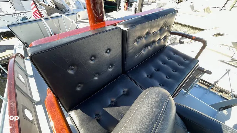 Slide: The Image of Ample Seating On Bridge For Close Friends - 16161078