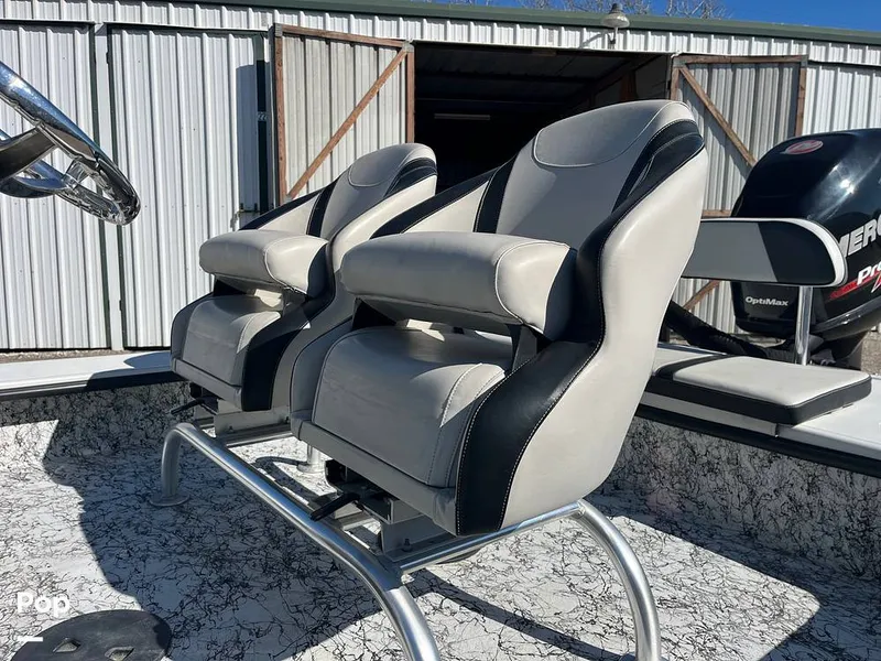 Slide: The Image of Captain's Chair - 16210331