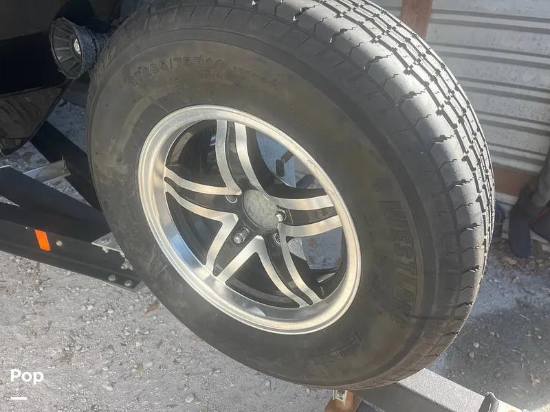 Slide: The Image of spare tire - 16210400