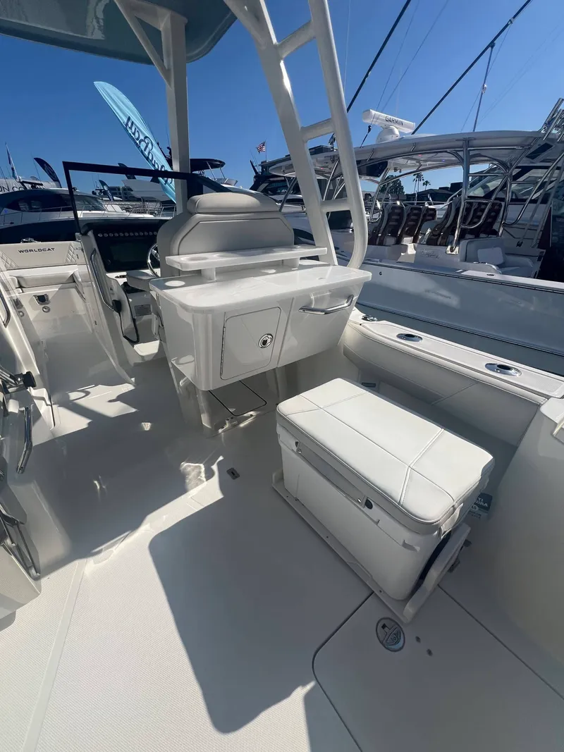 Slide: The Image of World Cat 260DC-X Dual Console 2024 - 19