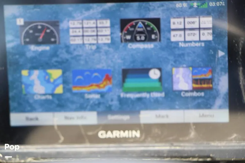 Slide: The Image of Crownline Boats E225 XS OB 2023 - 16295758