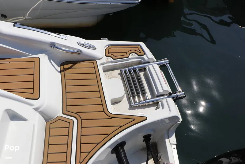 Slide: The Image of Crownline Boats E225 XS OB 2023 - 16295753