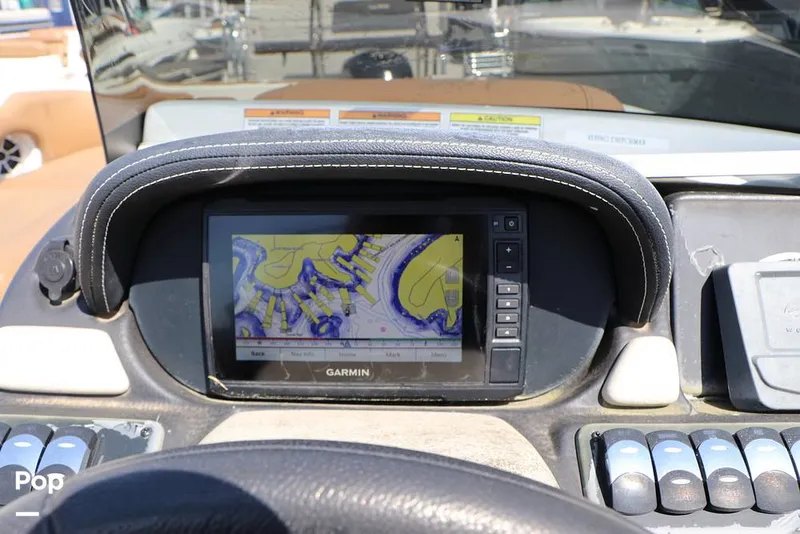 Slide: The Image of Crownline Boats E225 XS OB 2023 - 16295759