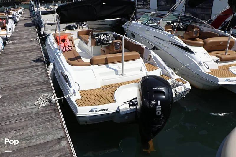 Slide: The Image of Crownline Boats E225 XS OB 2023 - 16295750