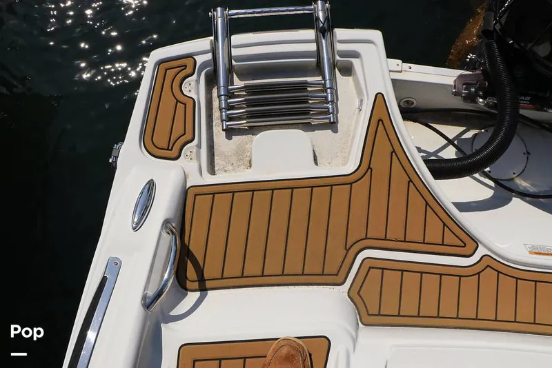 Slide: The Image of Crownline Boats E225 XS OB 2023 - 16295766