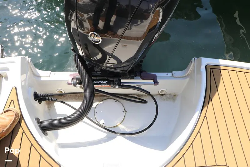 Slide: The Image of Crownline Boats E225 XS OB 2023 - 16295768