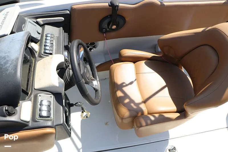 Slide: The Image of Crownline Boats E225 XS OB 2023 - 16295770