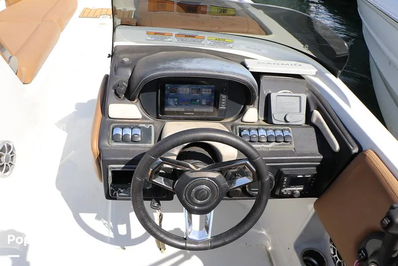 Slide: The Image of Crownline Boats E225 XS OB 2023 - 16295773