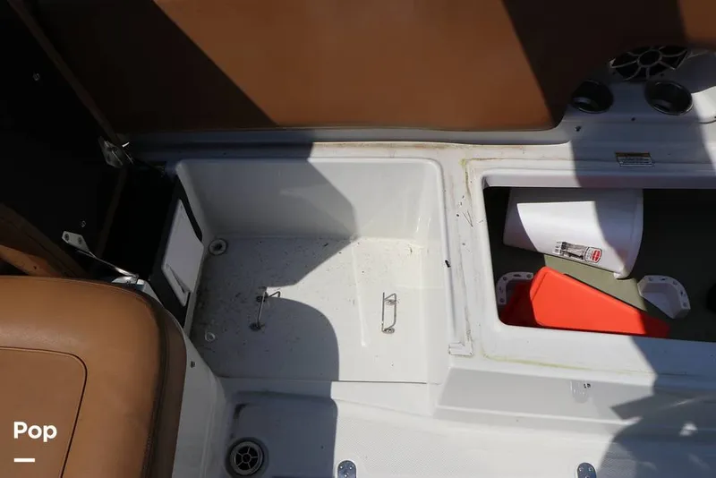 Slide: The Image of Crownline Boats E225 XS OB 2023 - 16295776