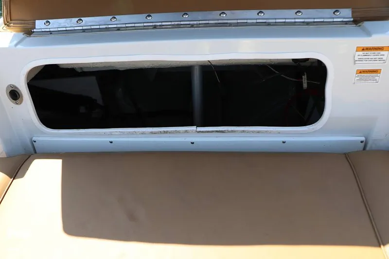 Slide: The Image of Crownline Boats E225 XS OB 2023 - 16295780