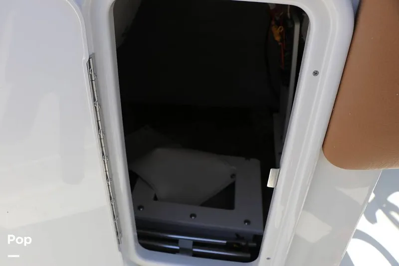 Slide: The Image of Crownline Boats E225 XS OB 2023 - 16295783