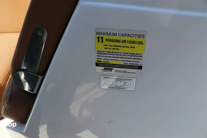 Slide: The Image of Crownline Boats E225 XS OB 2023 - 16295784