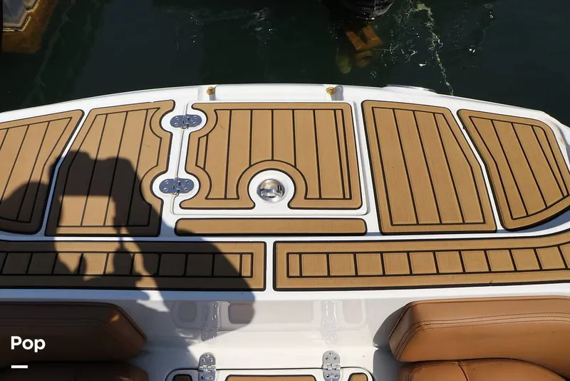 Slide: The Image of Crownline Boats E225 XS OB 2023 - 16295790