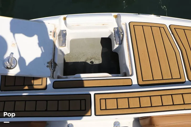 Slide: The Image of Crownline Boats E225 XS OB 2023 - 16295791