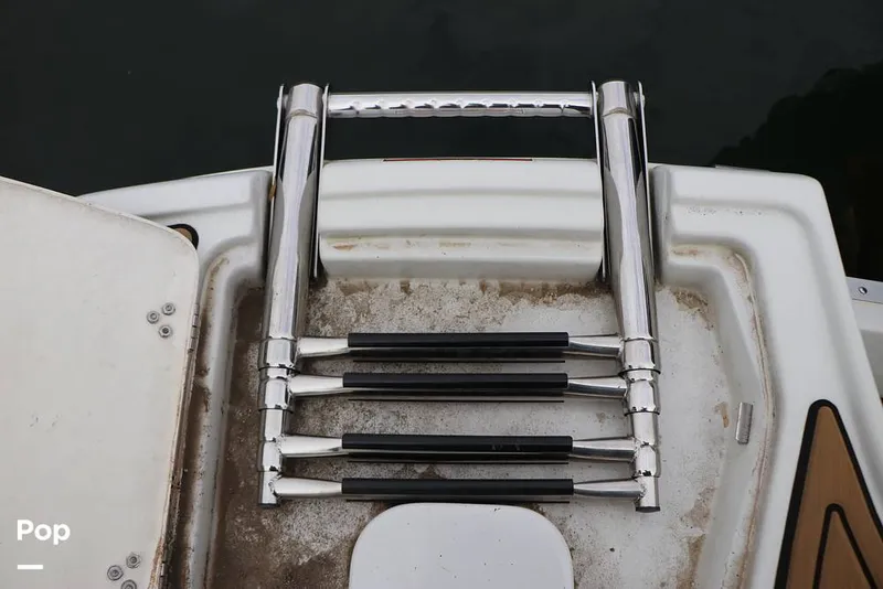 Slide: The Image of Crownline Boats E225 XS 2023 - 16142975