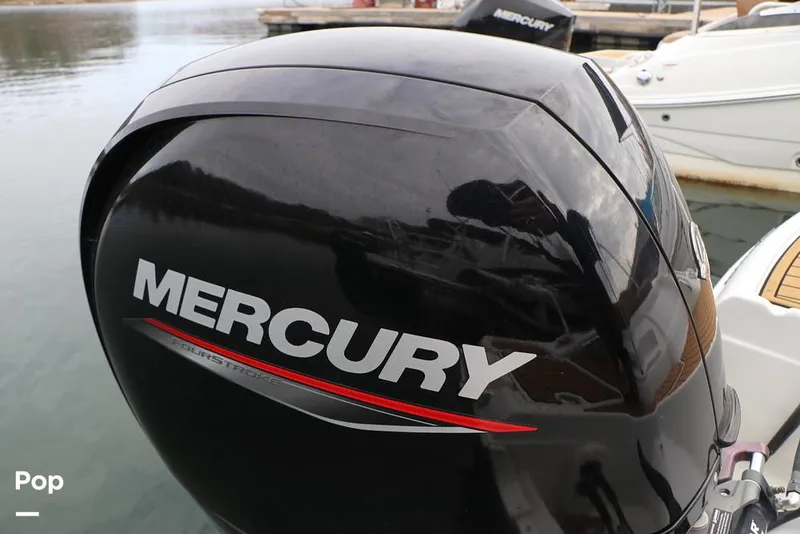 Slide: The Image of Crownline Boats E225 XS 2023 - 16142977