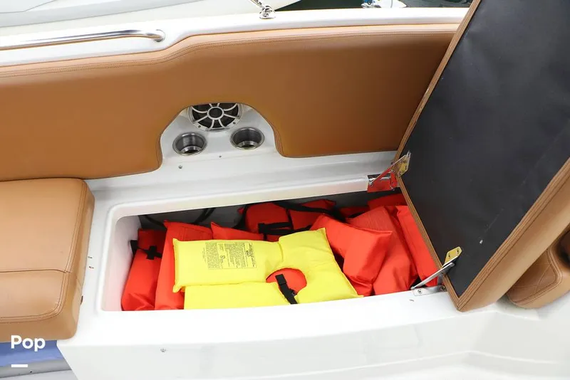 Slide: The Image of Crownline Boats E225 XS 2023 - 16142979