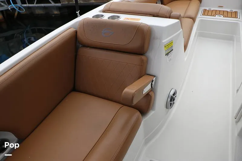 Slide: The Image of Crownline Boats E225 XS 2023 - 16142980