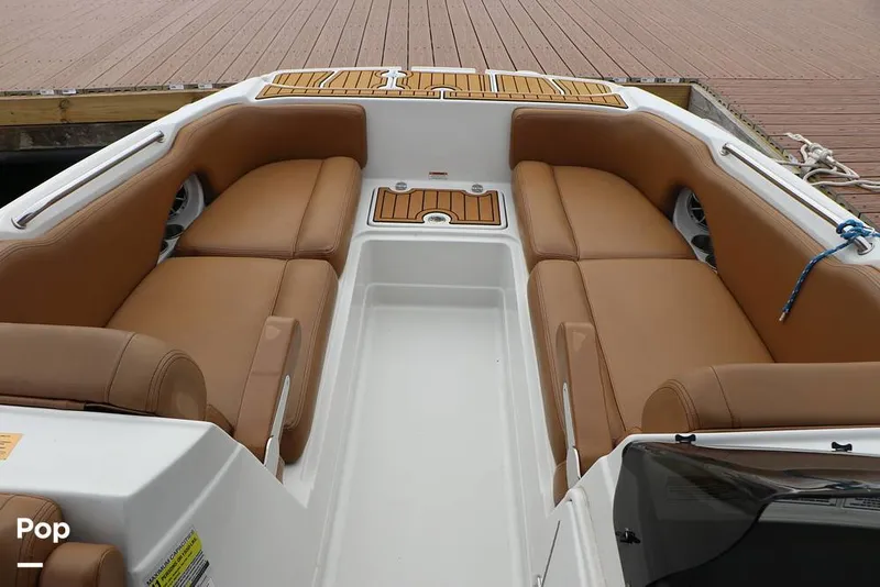 Slide: The Image of Crownline Boats E225 XS 2023 - 16142984