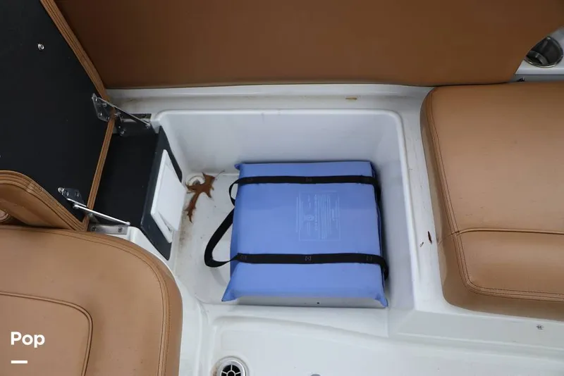 Slide: The Image of Crownline Boats E225 XS 2023 - 16142987