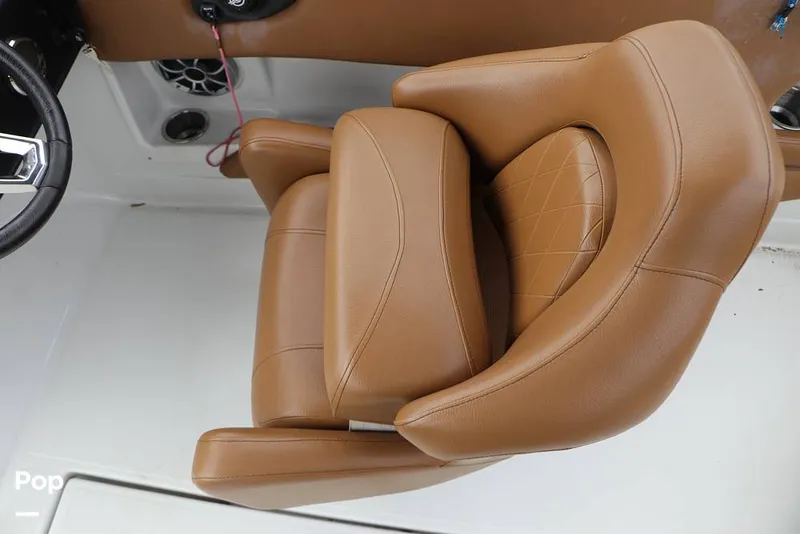 Slide: The Image of Crownline Boats E225 XS 2023 - 16142991