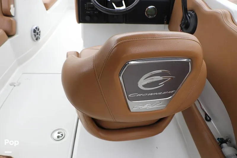 Slide: The Image of Crownline Boats E225 XS 2023 - 16142992