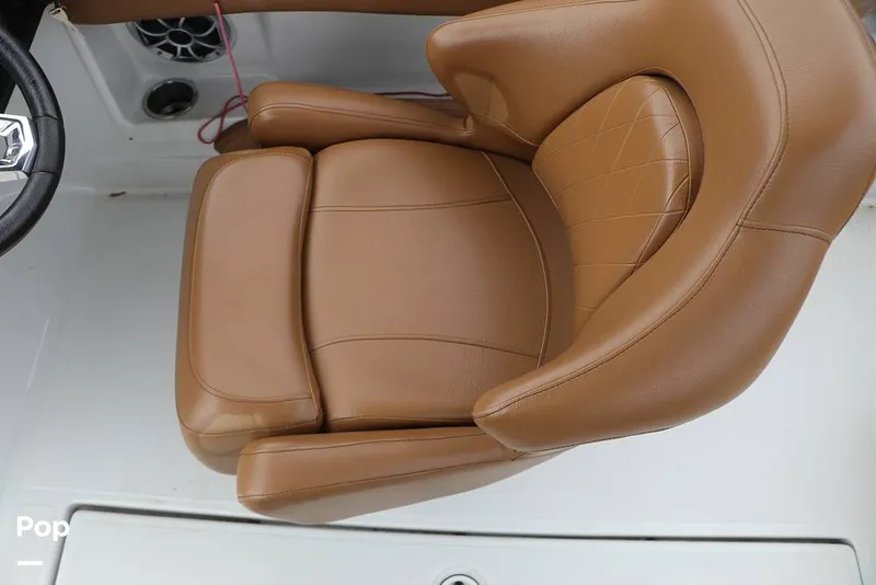 Slide: The Image of Crownline Boats E225 XS 2023 - 16142993