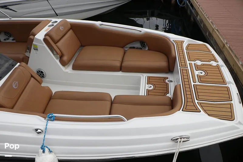 Slide: The Image of Crownline Boats E225 XS 2023 - 16142967