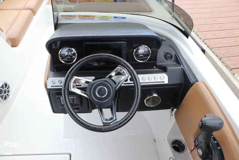 Slide: The Image of Crownline Boats E225 XS 2023 - 16142994