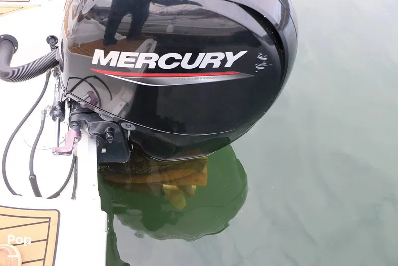 Slide: The Image of Crownline Boats E225 XS 2023 - 16142999