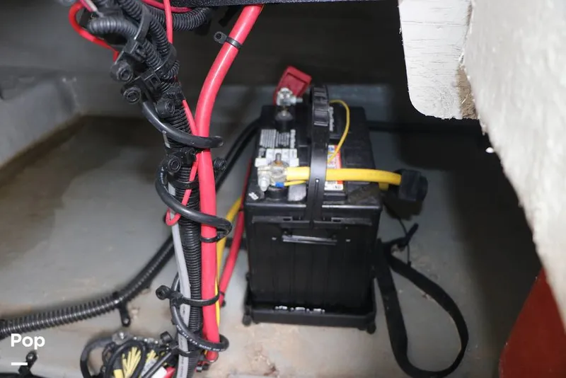 Slide: The Image of Crownline Boats E225 XS 2023 - 16143006