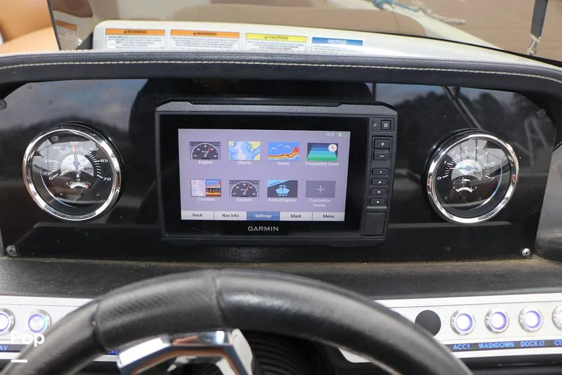 Slide: The Image of Crownline Boats E225 XS 2023 - 16143008